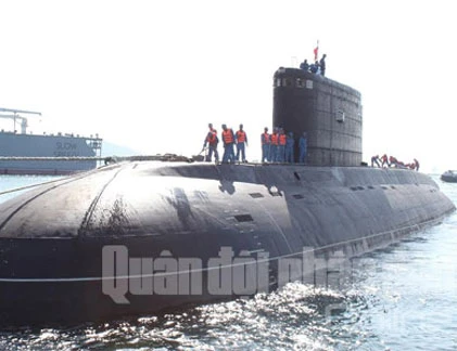 Thêm ảnh tàu ngầm Hà Nội ở vịnh Cam Ranh