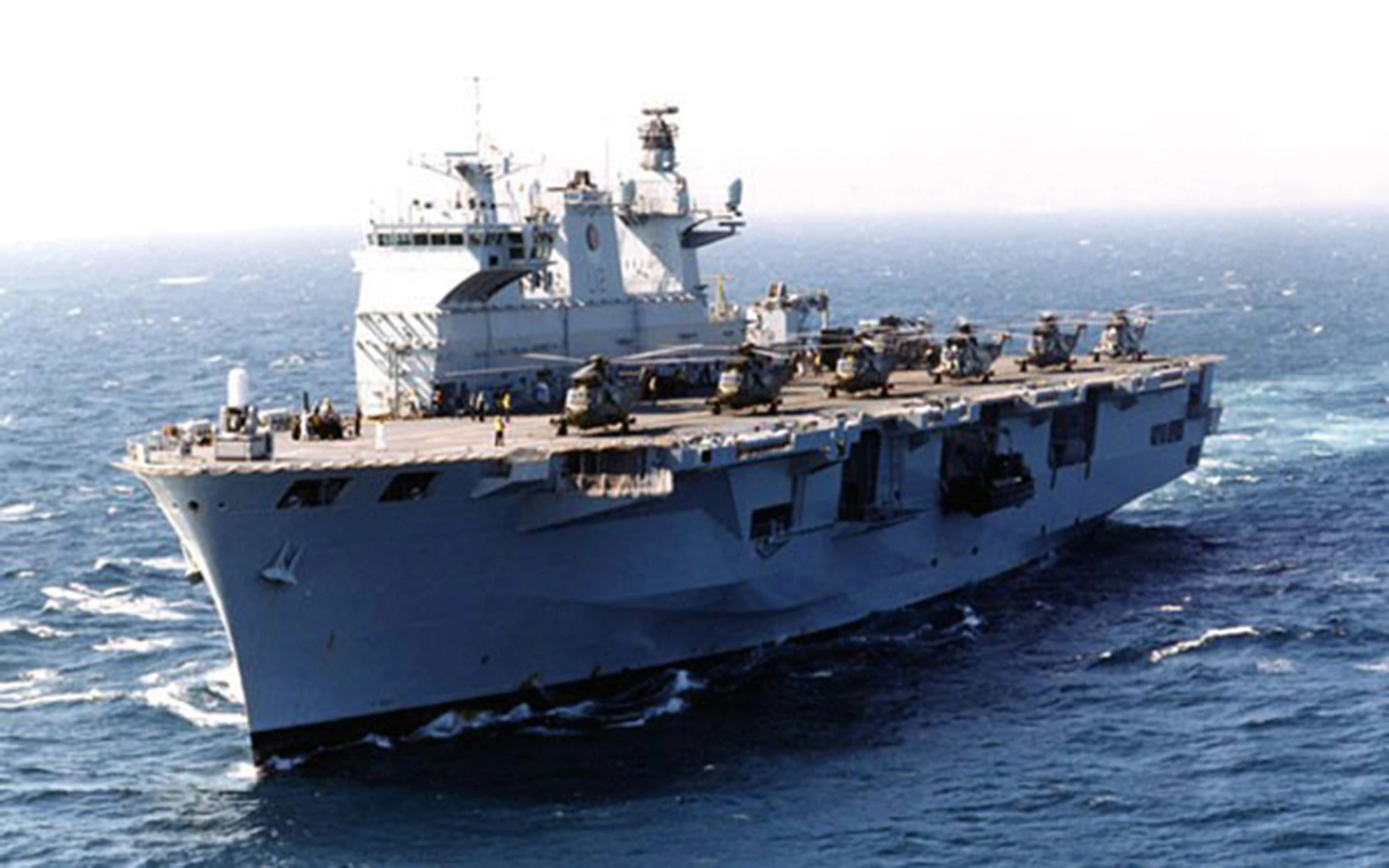 Bất ngờ 10 tàu đổ bộ tấn công mạnh nhất thế giới