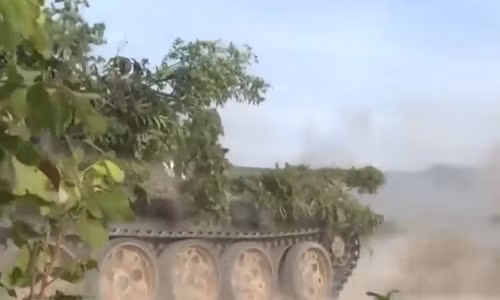 Mục kích Sư đoàn 2 diễn tập tấn công lính dù “địch”