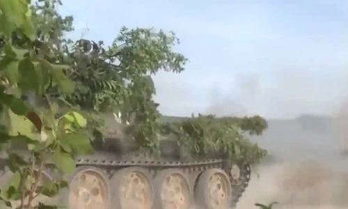 Mục kích Sư đoàn 2 diễn tập tấn công lính dù “địch”