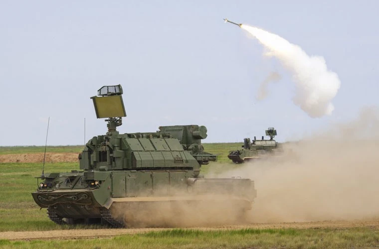 Việt Nam nên mua tên lửa Tor-M2U để “hộ vệ” S-300?