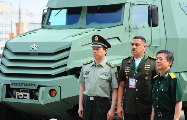 Xem dàn vũ khí mới hút khách châu Á tại Belarus (1)