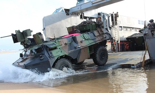 Hồi hộp xem Hải quân Pháp tập trận đổ bộ lớn