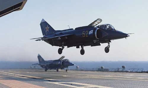 Điều đặc biệt trên tiêm kích hạm đầu tiên của Liên Xô