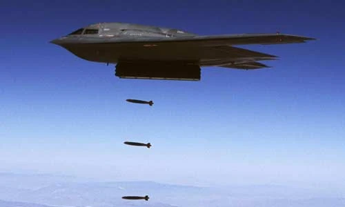 Sức mạnh khủng khiếp của máy bay ném bom B-2 Mỹ
