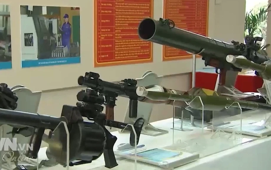 Vui mừng ngắm loạt vũ khí thương hiệu Việt Nam