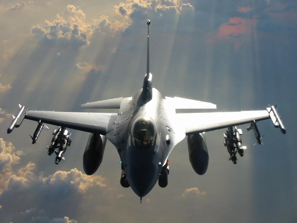 Việt Nam không nên mua chiến đấu cơ F-16, vì sao?