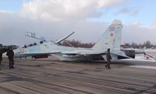 Tiêm kích Su-27 Nga hạ cánh bằng bụng