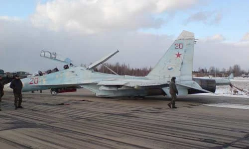 Tiêm kích Su-27 Nga hạ cánh bằng bụng