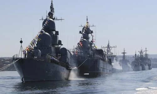 Hạm đội Thái Bình Dương Nga diễu binh oai hùng