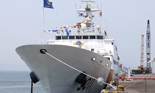 Lên thăm tàu huấn luyện Hàn Quốc mới tới Đà Nẵng