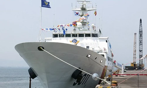 Lên thăm tàu huấn luyện Hàn Quốc mới tới Đà Nẵng