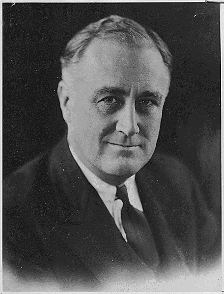 4. Tổng thống đời thứ 32 của Mỹ Franklin Roosevelt. Ông sinh vào tháng 1 năm 1882, năm Nhâm Ngọ, tên ông thường được gọi tắt là FDR. Ông là tổng thống Mỹ duy nhất được bầu hơn hai nhiệm kỳ. Roosevelt mất khi đang bắt đầu nhiệm kỳ thứ tư.