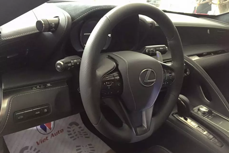 La apariencia del Lexus LC 500 impresiona con su gran parrilla y sus 5-6547.png