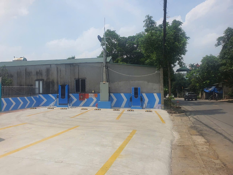 Một trạm sạc của VinFast mới đi vào hoạt động tại Xuân Mai - Chương Mỹ media-1.jpg