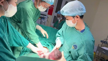 Sức khỏe bình thường, thai phụ 19 tuổi bất ngờ tiền sản giật nguy kịch