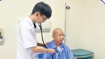 Điều trị ung thư phổi di căn não hiệu quả bằng xạ trị kỹ thuật cao VMAT