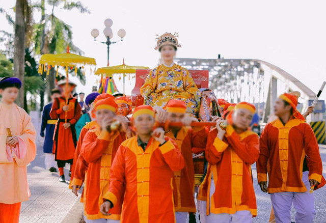hoang-hau-nam-phuong-tranh-cai.jpg