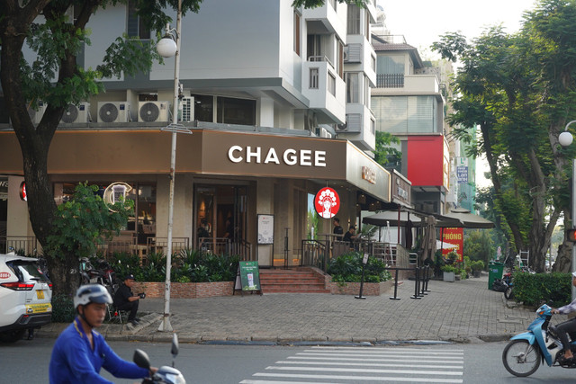 Cửa hàng Chagee trên đường Nguyễn Đức Cảnh. 518379200-1058387623143006-4943797502041348673-n.jpg