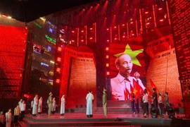 Một tiết mục nghệ thuật trong chương trình tối 2/9 tại phường Sài Gòn.