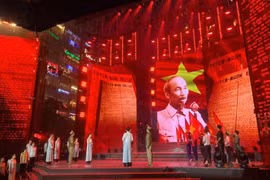 Một tiết mục nghệ thuật trong chương trình tối 2/9 tại phường Sài Gòn.