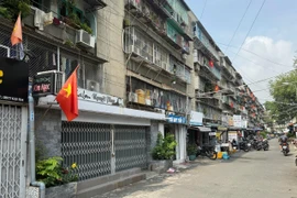 Chung cư cũ tại Thanh Đa đã xuống cấp sẽ được xây dựng lại thời gian tới để tăng chỉ tiêu nhà ở trên địa bàn TP HCM.
