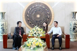 Bí thư Tỉnh ủy Đặng Xuân Phong và bà Somhatai Panichewa tại buổi tiếp. Ảnh: Amata.