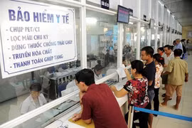 Người dân TPHCM khám bệnh bằng BHYT