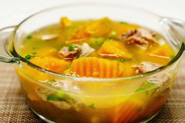 Canh bí đỏ hầm xương. Ảnh minh họa c77a6a2219d0918ec8c1.jpg