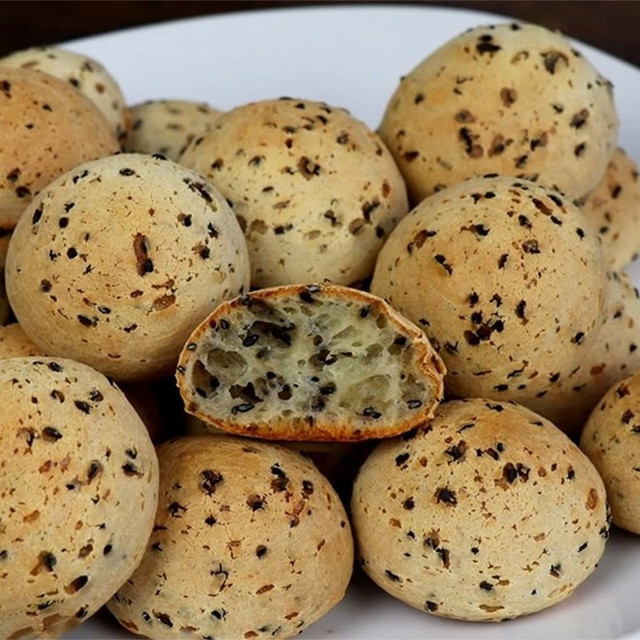 Bánh mè đen. Ảnh minh họa banh-me-den.jpg