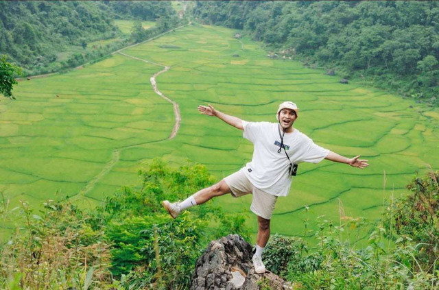 Du khách say mê cảnh đẹp Pù Luông. Ảnh Blog của Rọt anh-3.jpg