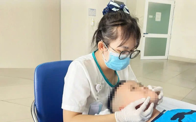 Liên tiếp trẻ bị liệt mặt do nằm điều hòa, quạt sai cách vào mùa hè. Ảnh minh họa 4f0de8545fa6eaf8b3b7.jpg