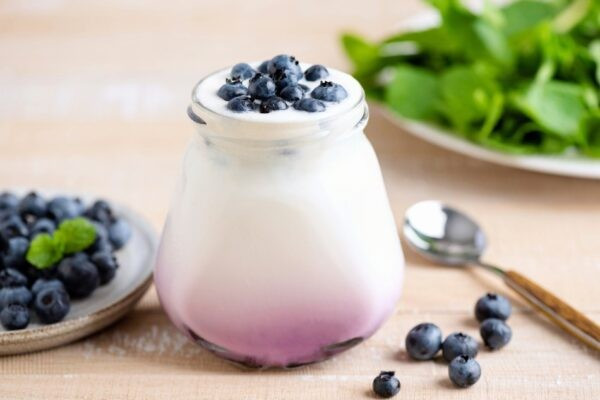 Bí quyết trẻ lâu, dáng gọn từ món ăn vặt đơn giản ai cũng có thể làm. Ảnh minh hoạ sua-chua-viet-quat.jpg