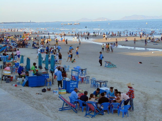 "Cò mồi" lộng hành ở bãi biển. Ảnh minh họa bien.jpg