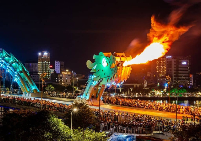Ảnh FVG Travel phun-nuoc-cua-cau-rong.jpg
