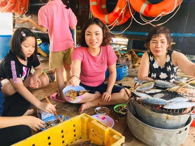 Trải nghiệm làm ngư dân trên đảo Nam Du. Ảnh MIA ngu-dan.jpg