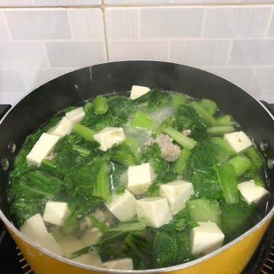 Ảnh minh họa nau-canh-cai-be-xanh-bi-xanh-dau-phu.jpg