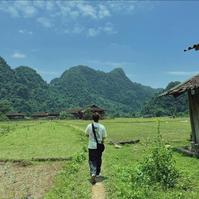 Vẻ đẹp hoang sơ khiến du khách say đắm. Ảnh Internet ban-lan-dat.jpg
