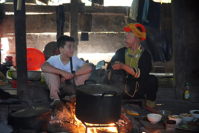 Trải nghiệm cuộc sống thường nhật của bản làng. Ảnh SGTT ban-lan-dat-lang-son.jpg