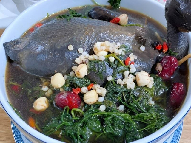 Gà hầm ngải cứu. Ảnh Internet ga-ham-ngai-cuu.jpg