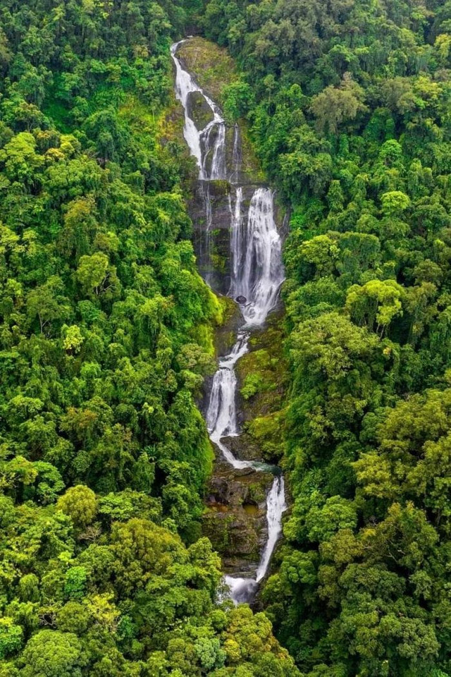 Thác Siu Puông 7 tầng "treo" giữa rừng Quảng Ngãi, hút khách mê trekking. Ảnh MIA thac.jpg