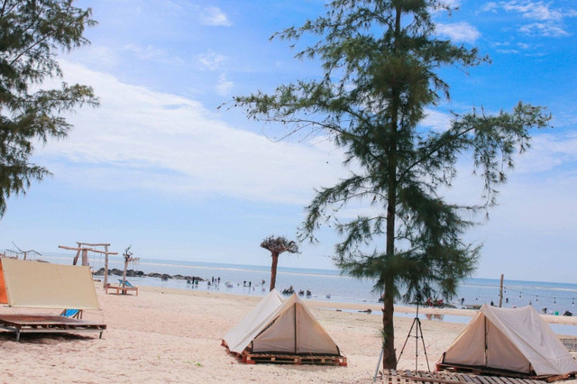 Cắm trại, lặng yên nghe tiếng sóng bên bờ biển. Ảnh Sovabatravel cua-tung-8578.jpg