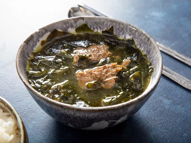 Ảnh minh họa canh-rong-bien-suon-bo.jpg