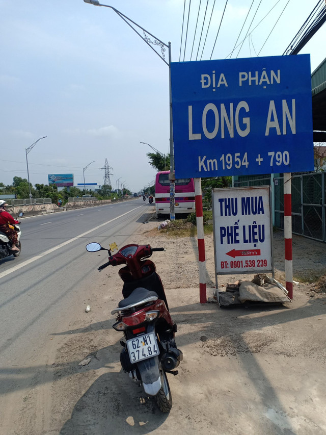 Tấm bảng địa phận Long An đầu năm 2022 khơi nguồn ý tưởng đặc biệt. Ảnh Sơn Nguyễn 63-tinh-thanh-1.jpg