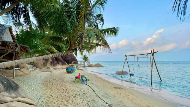 Vẻ đẹp hoang sơ say đắm lòng người của hòn Sơn. Ảnh Traveloka hon-son.jpg