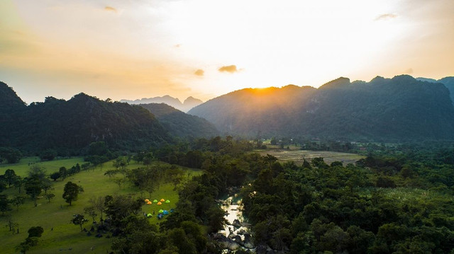 Thung lũng tình yêu. Ảnh Quangbinhtravel hang-choi.jpg