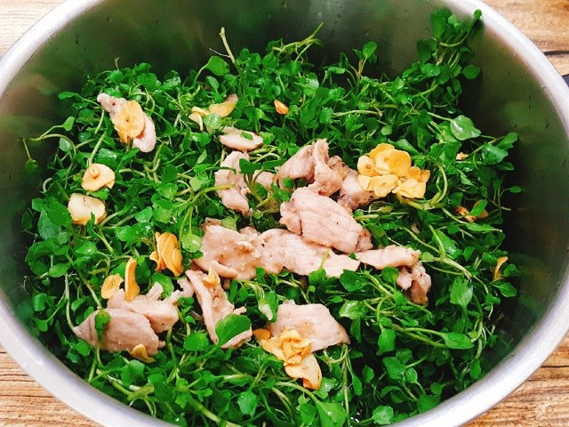 Ảnh minh họa salad-cai-xoong-tron-dau-giam.jpg