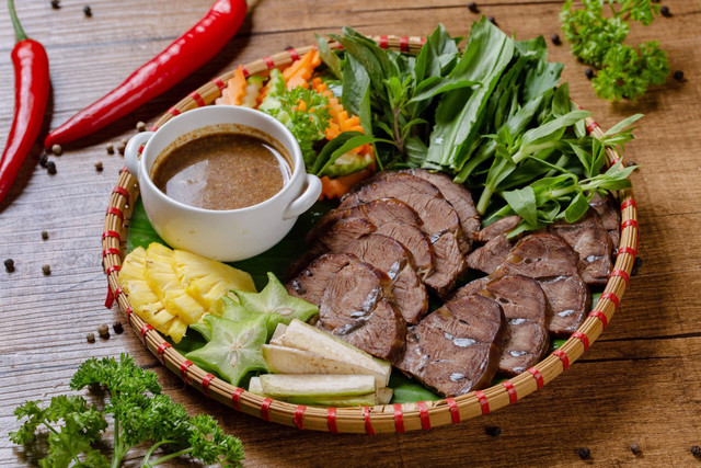 Ảnh minh họa bo-luoc-cuon-rau-song.jpg