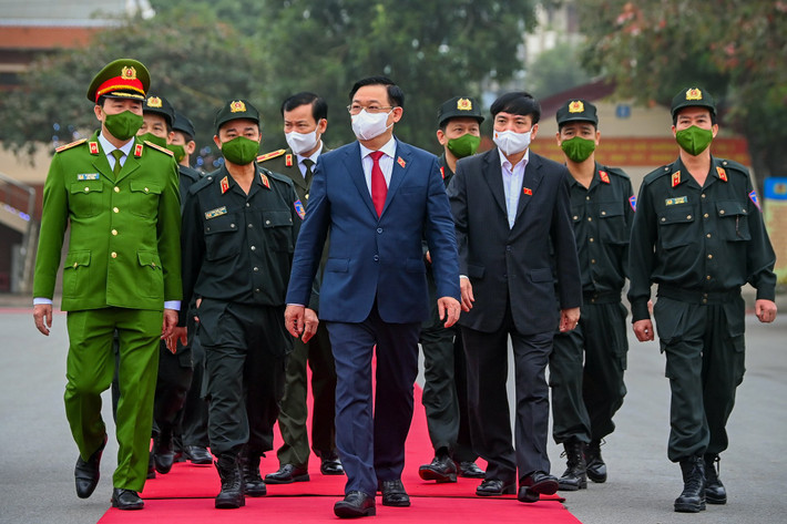 Đi cùng đoàn có Tổng thư ký Quốc hội Bùi Văn Cường; thiếu tướng Lê Tấn Tới, Chủ nhiệm Ủy ban Quốc phòng và An ninh của Quốc hội; thiếu tướng Lê Quốc Hùng, Thứ trưởng Bộ Công an…