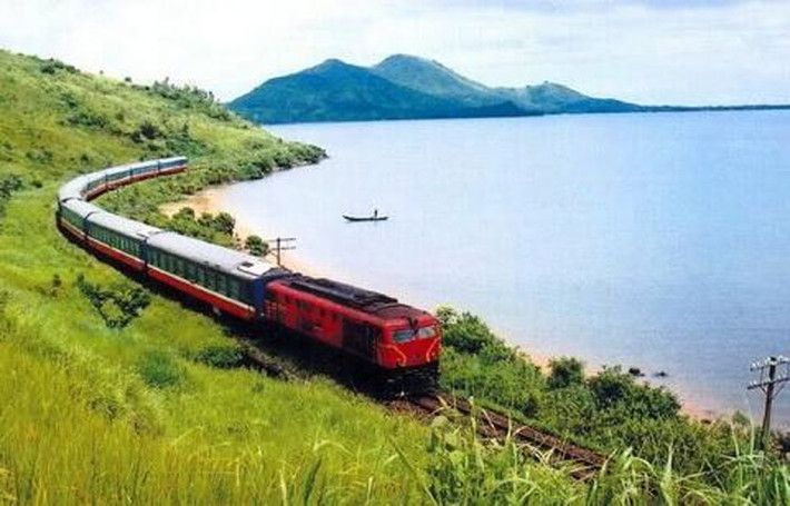 Ngành Đường sắt đã điều chỉnh giờ các đoàn tàu khác, đảm bảo bố trí tránh vượt hợp lý, căn cứ vào tình hình chạy tàu thực tế, phổ biến các ga bố trí đường đón tàu đúng hành trình. Tại các ga có quy định đỗ sau khi tác nghiệp xong, cho phép các đoàn tàu trên chạy sớm giờ.